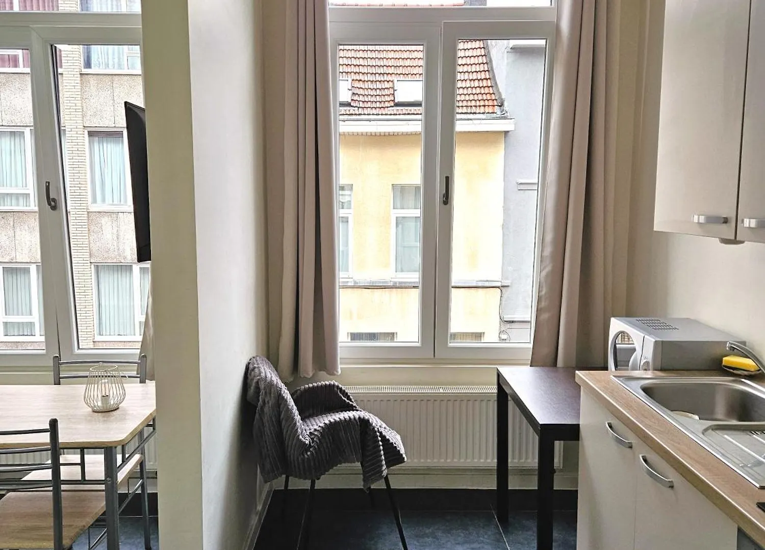 Cozy One-Bedroom Apartment Antuérpia
