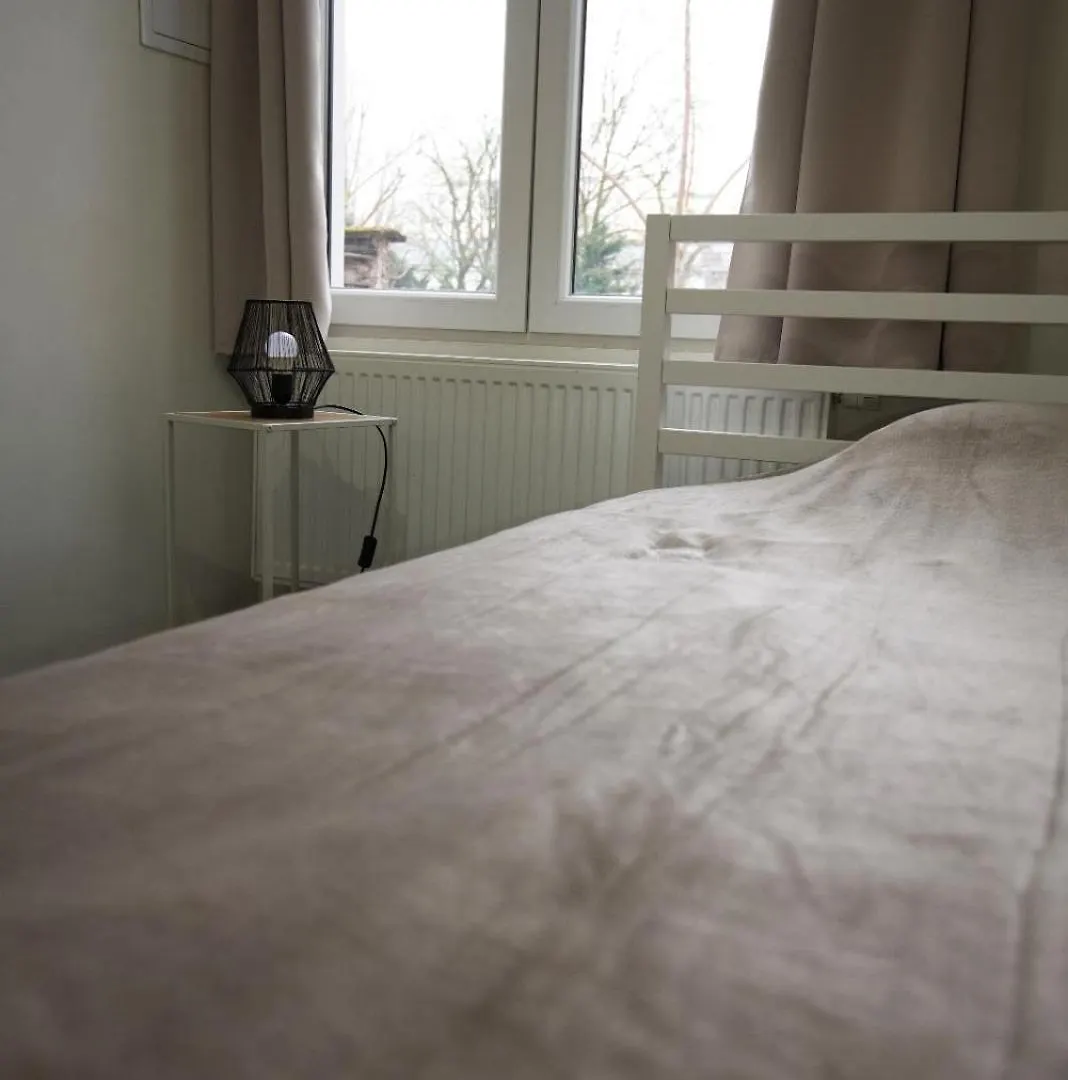Cozy One-Bedroom Apartment Antuérpia