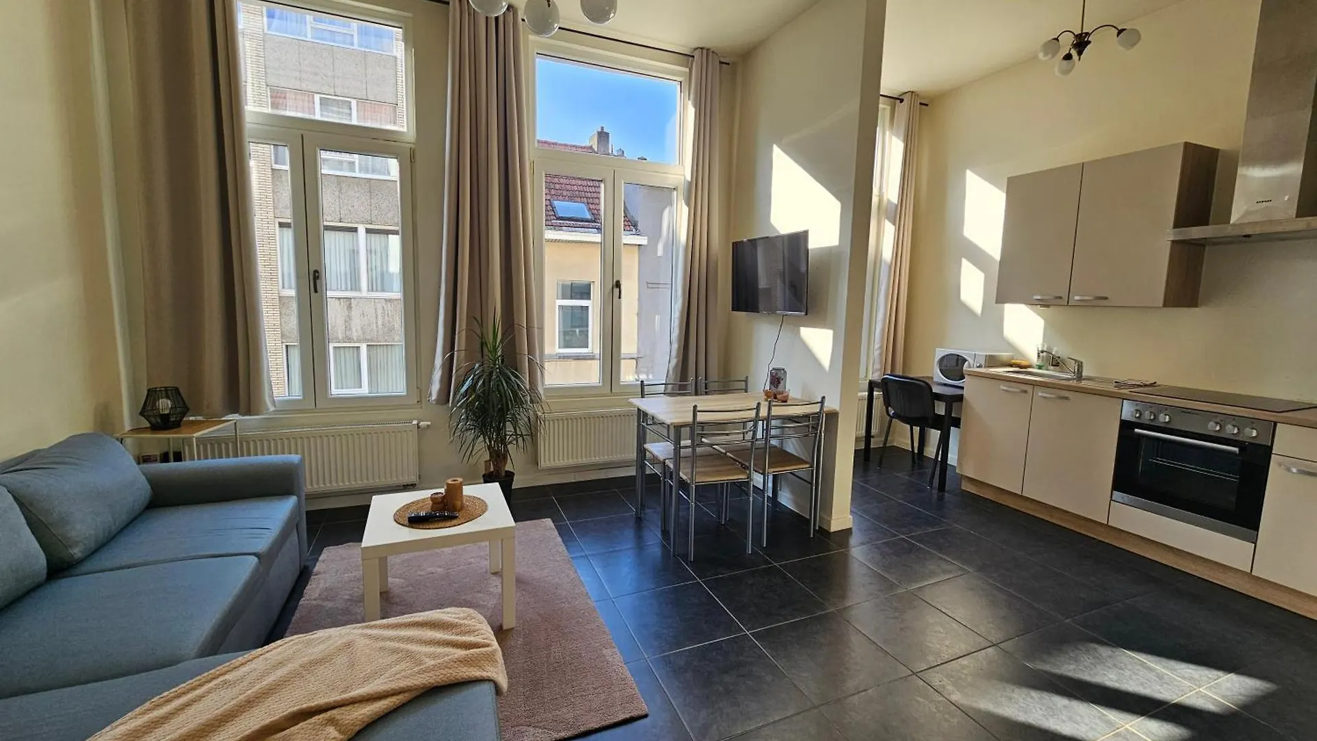 Cozy One-Bedroom Apartment Antuérpia